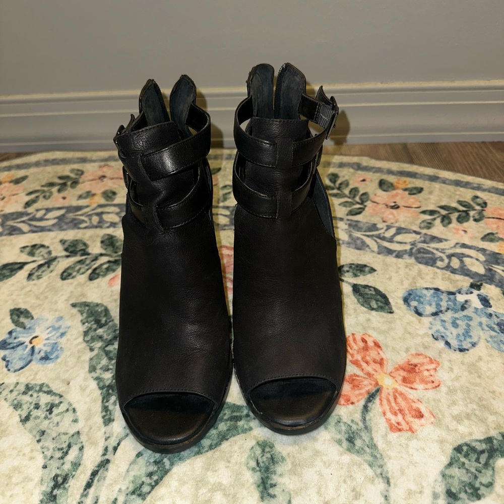 Gianni Bini Black Strappy Heeled Boots - Picture 2 of 4